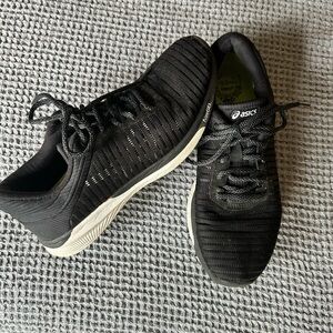 Black ASICS sneakers, size 7.5